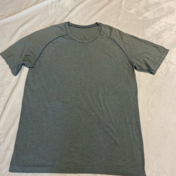Men's Lululemon Metal Vent Tech Short Sleeve Gray Shirt - Picture 2 of 11